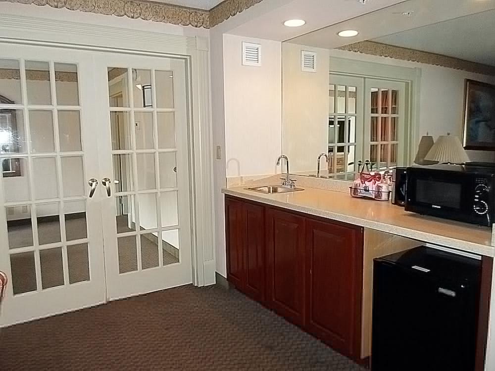 เควล ฮอลโลว์ รีสอร์ต - อะ เทรดมาร์ค คอลเลคชั่น โฮเต็ล Hotel Painesville ภายนอก รูปภาพ