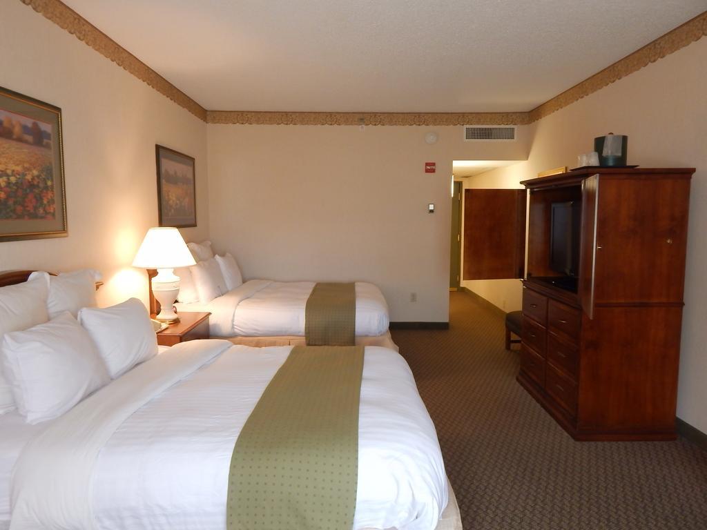 เควล ฮอลโลว์ รีสอร์ต - อะ เทรดมาร์ค คอลเลคชั่น โฮเต็ล Hotel Painesville ภายนอก รูปภาพ