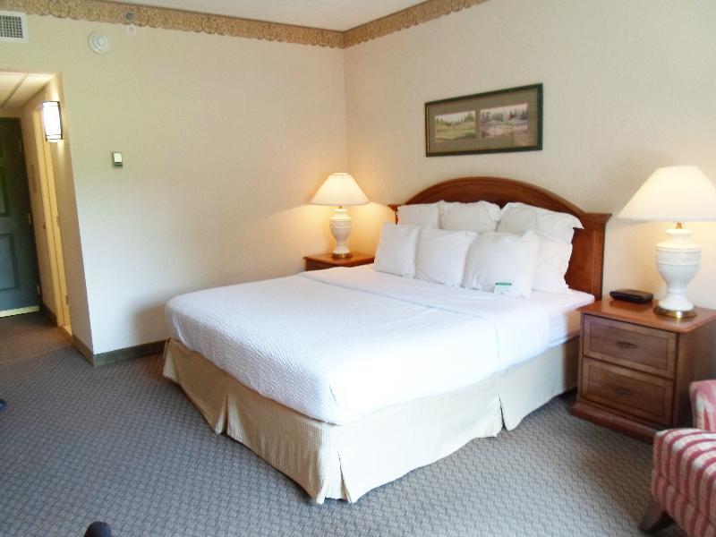 เควล ฮอลโลว์ รีสอร์ต - อะ เทรดมาร์ค คอลเลคชั่น โฮเต็ล Hotel Painesville ภายนอก รูปภาพ