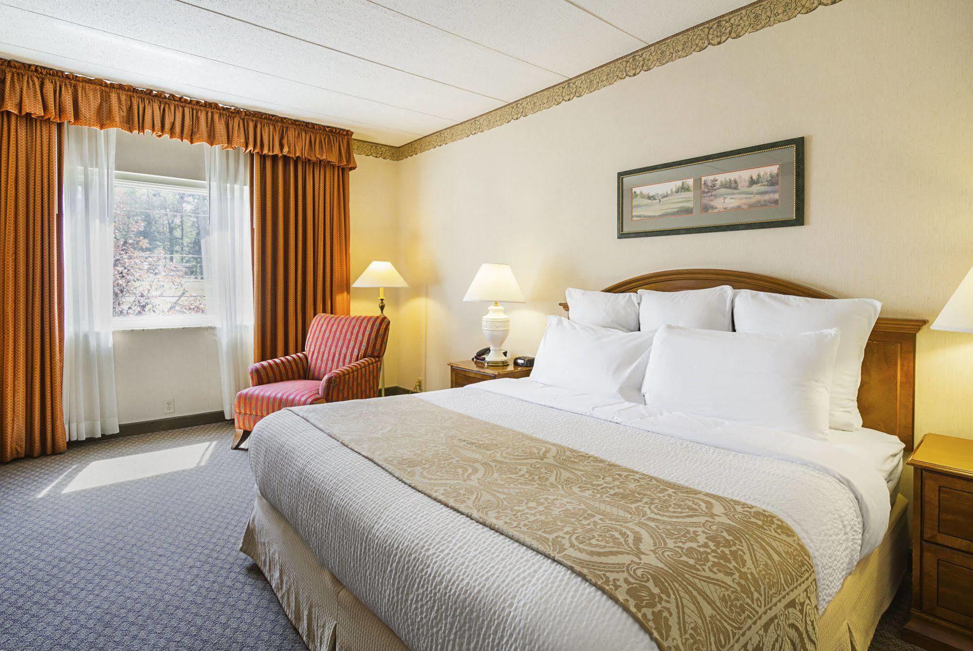 เควล ฮอลโลว์ รีสอร์ต - อะ เทรดมาร์ค คอลเลคชั่น โฮเต็ล Hotel Painesville ภายนอก รูปภาพ